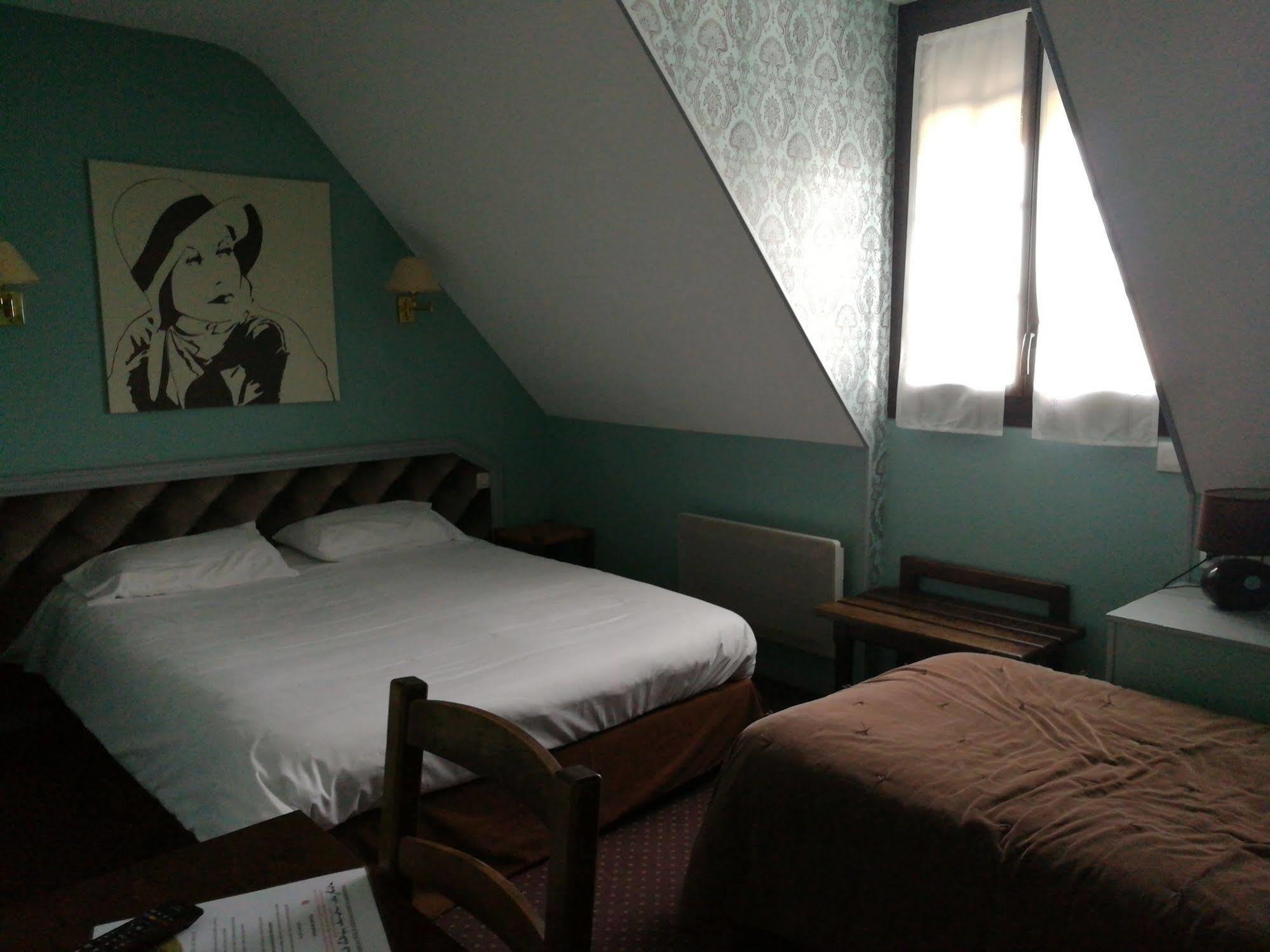 Contact Hotel Du Relais Thouars Kültér fotó