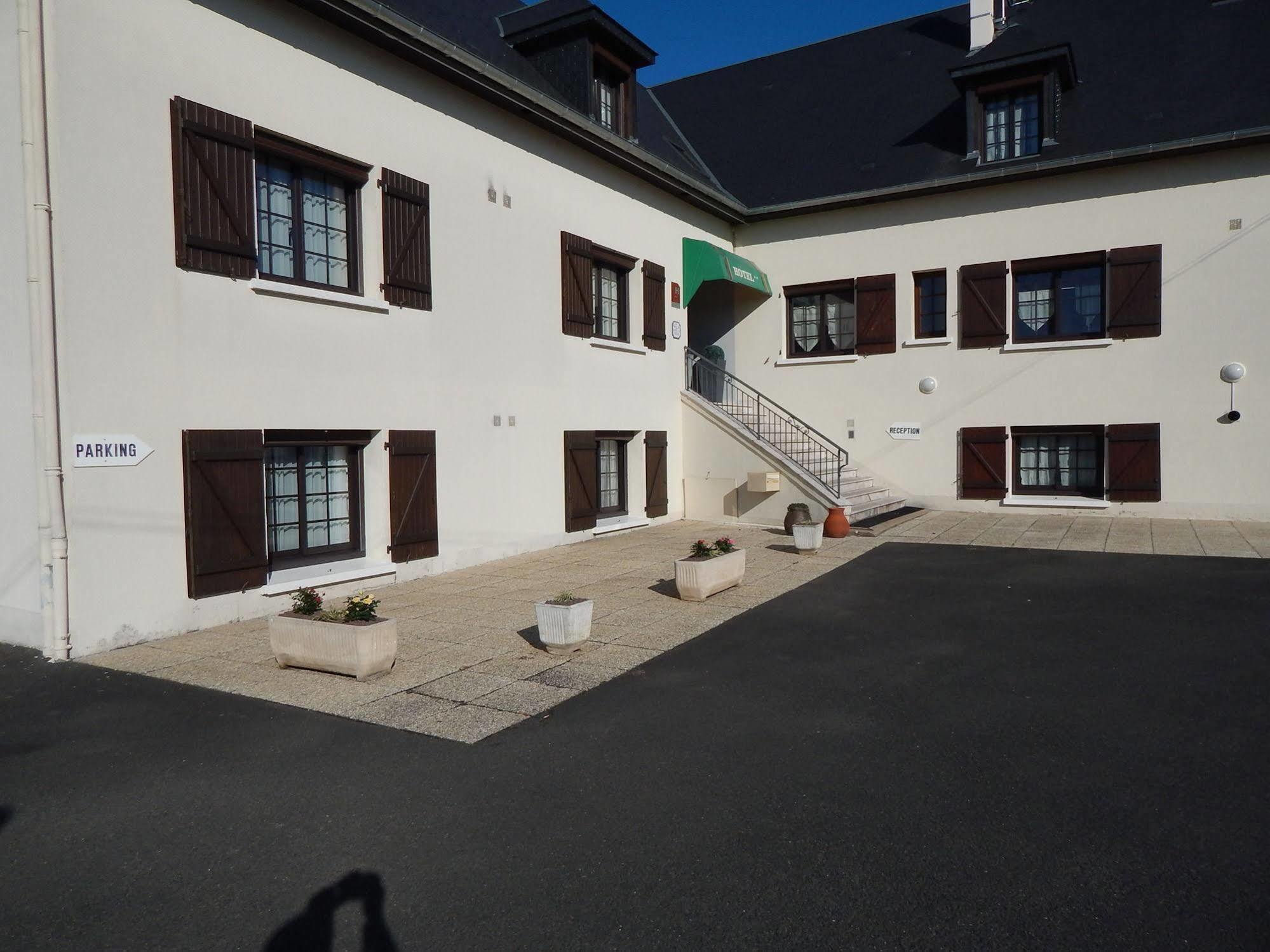 Contact Hotel Du Relais Thouars Kültér fotó